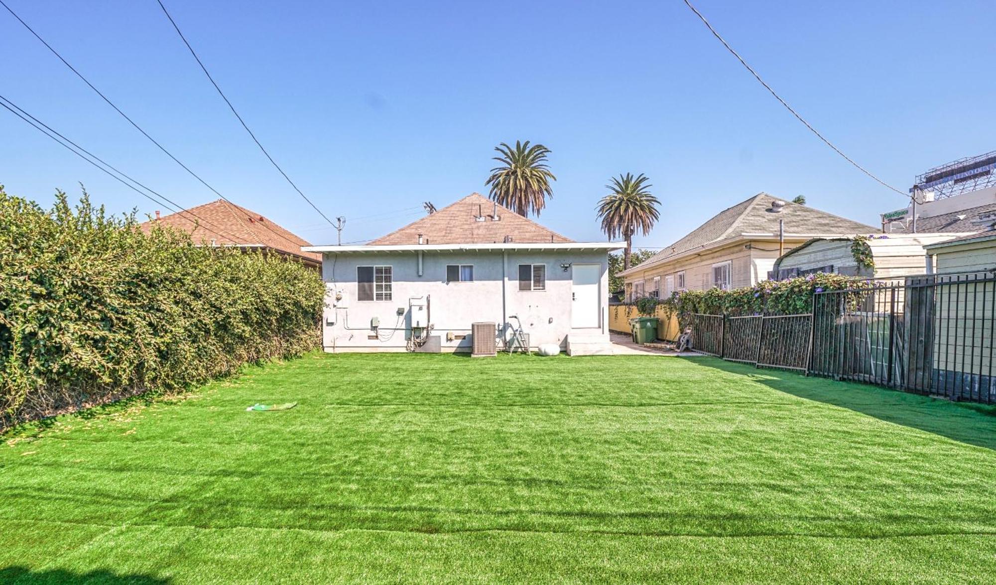Great Location Oasis W Huge Backyard Near Dtla ,usc ,ktown Casa de férias Los Angeles
